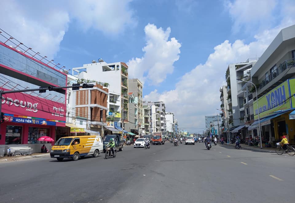 Đường Nguyễn Xí đang thông Đặng Thuỳ Trâm